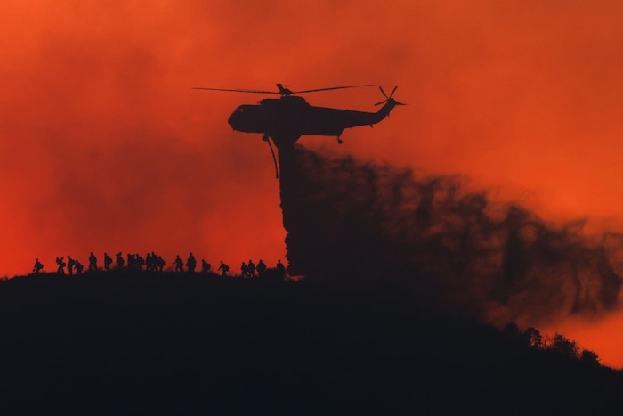 Ein Löschflugzeug im Einsatz