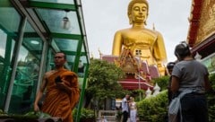 Eine Buddha-Statue in der thailändischen Hauptstadt Bangkok