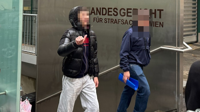 Nach dem Freispruch im Fall Anna triumphierte der 17-Jährige. Den Raub hatte er damals schon auf ...