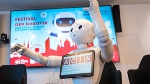 Der Karlsplatz verwandelt sich in eine interaktive Erlebniswelt rund um Robotik – samt vielen ...