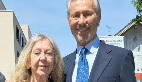 Herzliches Wiedersehen: Robert Kasirer und seine ehemalige Babysitterin Roswitha Steger.