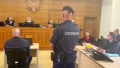Der Angeklagte muss sich wegen siebenfachen Mordversuchs in Klagenfurt verantworten.