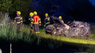 Der Pkw wurde vollständig beim Unfall in Kirchheim im Innkreis zerstört 