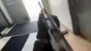 Screenshot aus dem Video, die die beiden Attentäter offenbar live gestreamt haben.