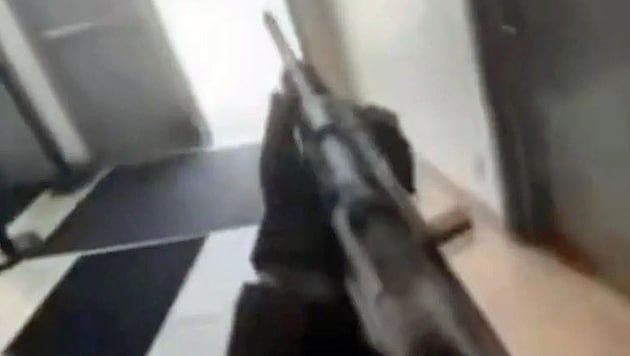 Screenshot aus dem Video, die die beiden Attentäter offenbar live gestreamt haben.