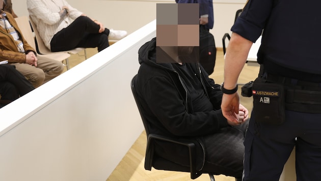 Weil der Betroffene psychisch krank ist, wird er in einem Forensisch Therapeutischen Zentrum ...