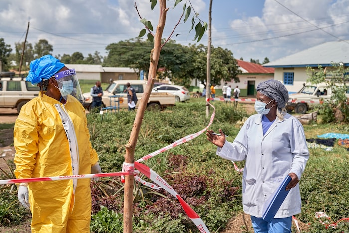 Mitarbeiter eines Ebola-Behandlungszentrums im Kongo