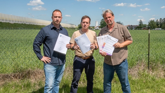Reinhard Dungel, Harald Sorger und Christian Husar von der Liste „Leobersdorf JETZT“ fordern die ...