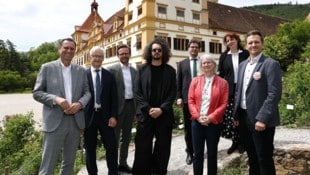 Eggenberger Bloom-Team: Direktor Josef Schrammel, Karl Peitler vom Münzkabinett, „Schlossherr“ ...