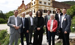 Eggenberger Bloom-Team: Direktor Josef Schrammel, Karl Peitler vom Münzkabinett, „Schlossherr“ ...