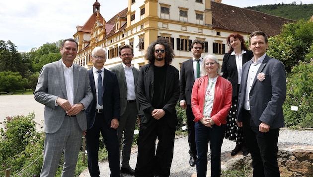 Eggenberger Bloom-Team: Direktor Josef Schrammel, Karl Peitler vom Münzkabinett, „Schlossherr“ ...