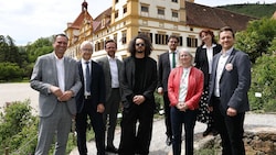 Eggenberger Bloom-Team: Direktor Josef Schrammel, Karl Peitler vom Münzkabinett, „Schlossherr“ ...