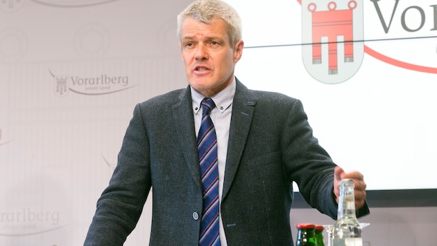 Landessanitätsdirektor Dr. Wolfgang Grabher wird mit Ende Mai in den wohlverdienten Ruhestand ...