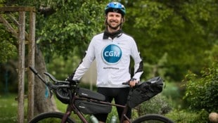 Der Sierninger Lukas Eichinger fährt gemeinsam mit drei Freunden mit dem Rad von Hamburg nach ...