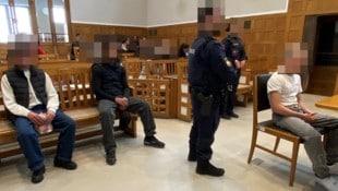Den Verhandlungssaal kennen die drei Jugendlichen bereits gut.