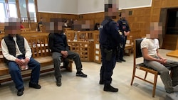Den Verhandlungssaal kennen die drei Jugendlichen bereits gut.