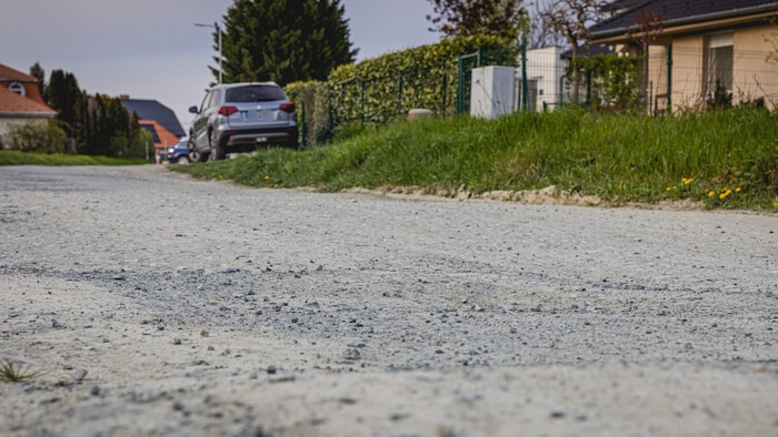 Eine asbestbelastete Schotterstraße im ungarischen Szombathely nahe der Grenze war auch großes ...
