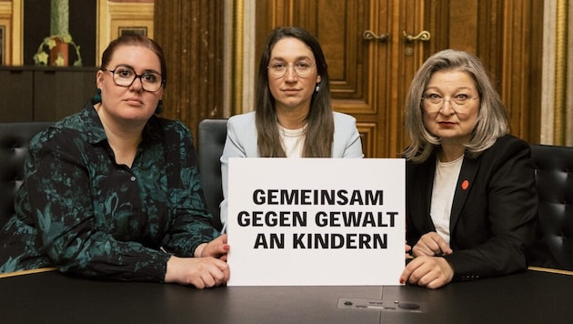 Vertreterinnen der drei Regierungsparteien stellen sich gemeinsam gegen Gewalt an Kindern – ...