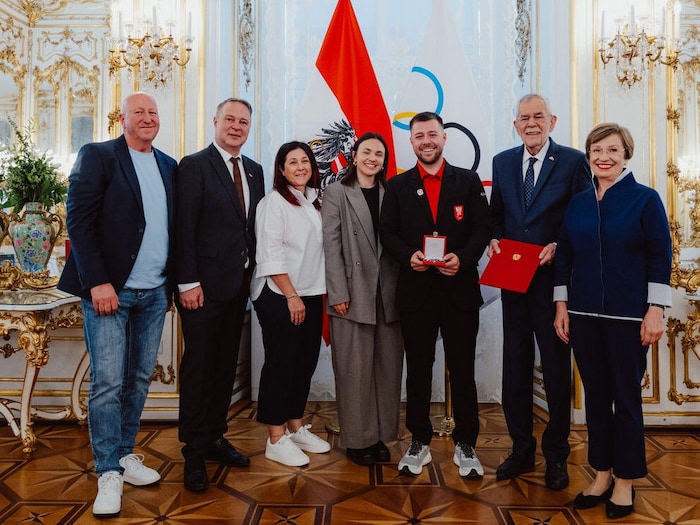 Bundespräsident Alexander van der Bellen und Ehefrau Doris sowie Vizekanzler und Sportminister ...