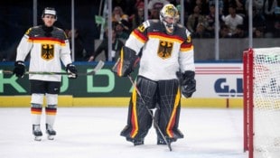 Philipp Grubauer (re.) war richtig sauer.