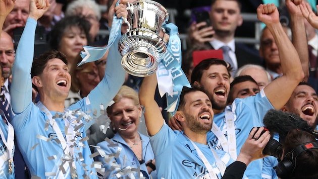 John Stones (li.) könnte schon bald für den FC Bayern München auflaufen.