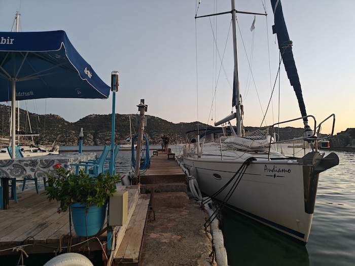 „Camping am Wasser“: Mit dem Segelboot „Andiamo“ ein Stück der herrlichen Küste entdecken, ...