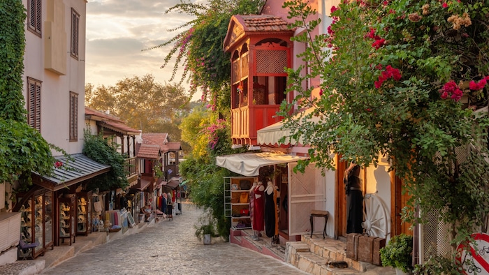 Kaş ist ein reizender Küstenort mit einem malerischen Hafen.