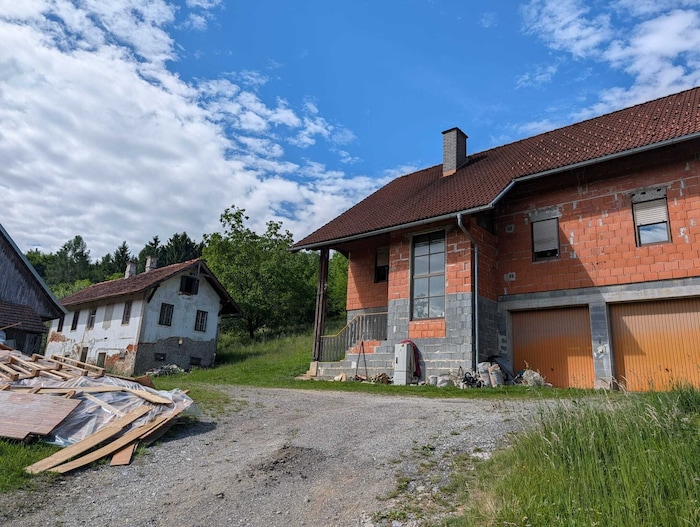 In einem abgelegenen Haus kam es zu dem Frauenmord.