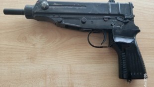 Der Passant wurde mit einer Maschinenpistole bedroht. Die Waffe wurde von der Polizei ...