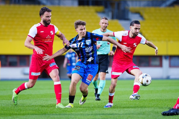Jan Mülner (mitte) wurde für Wienerberg zum Matchwinner
