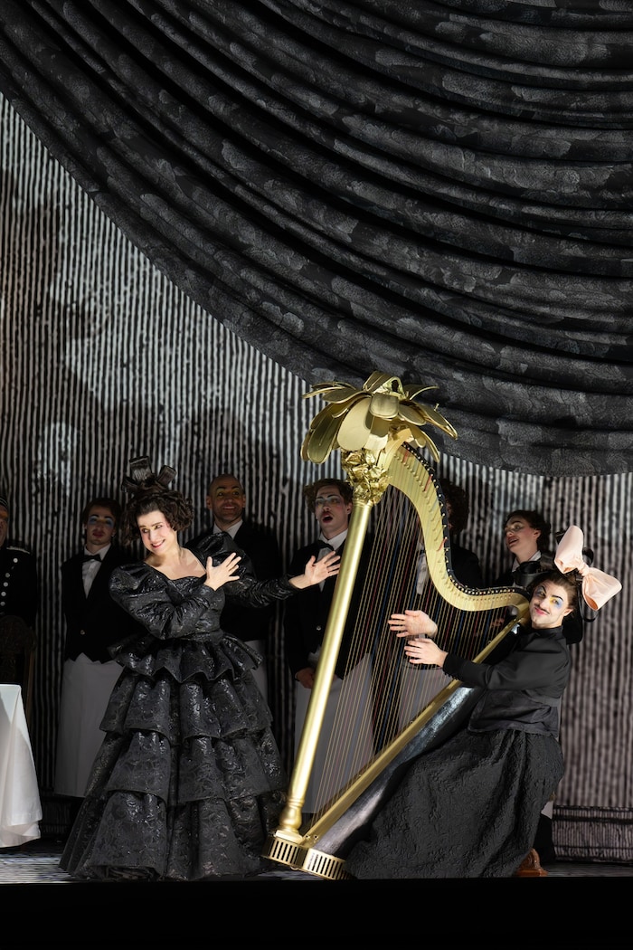Cecilia Bartoli (Corinna) und Rouven Pabst (Tänzer)