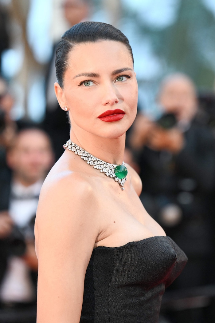 Adriana Lima mit Schmuck von Chopard