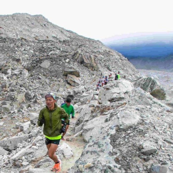 Es wartet ein steiniger Trail auch über Sherpa-Pfade.