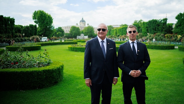 Ungarns Regierungschef Peter Magyar mit Bundeskanzler Stocker im Wiener Volksgarten
