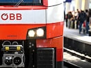 Künftig sollen Polizisten und Sicherheitskräfte häufiger gemeinsam in Zügen und auf Bahnhöfen ...