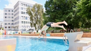 Der Sprung ist noch kühle Nass bietet sich zu Pfingsten an.