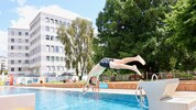 Der Sprung ist noch kühle Nass bietet sich zu Pfingsten an.