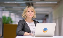 Wie nehmen wir Roboter und KI wahr? Wie verändern sie uns? Das erforscht Martina Mara, Leiterin ...