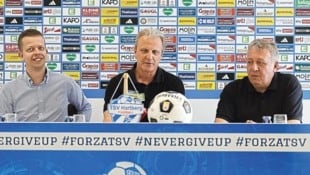 APA/APA-Images / APA / ERWIN SCHERIAU Markus Schopp – hier mit „Vize“ Roland Puchas and Boss Erich Korherr – wurde als neuer ...