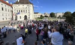 Vertreter aus Medien, Journalismus und Zivilgesellschaft forderten bei der Kundgebung eine ...