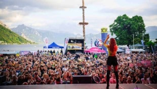 Pure Festivalstimmung: Vor der Bühne tobte die Menge, darauf sorgte Naschenweng für einen ...