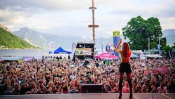 Pure Festivalstimmung: Vor der Bühne tobte die Menge, darauf sorgte Naschenweng für einen ...