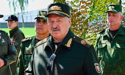 Der belarussische Machthaber Alexander Lukaschenko hat ein gemeinsames Militärmanöver mit seinem ...
