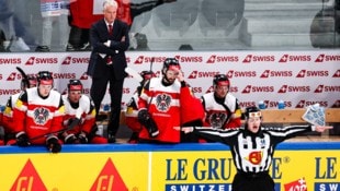 Teamchef Roger Bader mit seinen Schützlingen