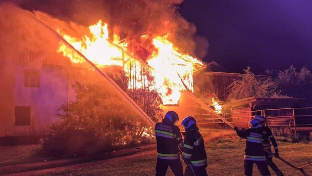 Wirtschaftsgebäude und Ställe wurden bei dem Brand zerstört.