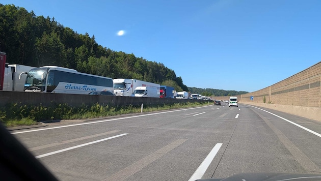 Der Stau reichte mehr als acht Kilometer zurück.