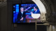Stephen Colbert verabschiedet sich mit Paul McCartney als prominentem Gast: Ein Monitor im Ed ...
