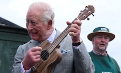 König Charles III. greift plötzlich zur Ukulele – und liefert den wohl lockersten Royal-Moment ...