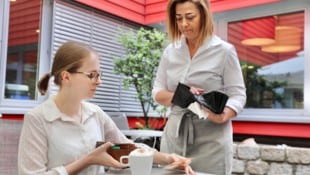 Manchmal bekommen Kunden bereits direkt zum Kaffee die Rechnung präsentiert.