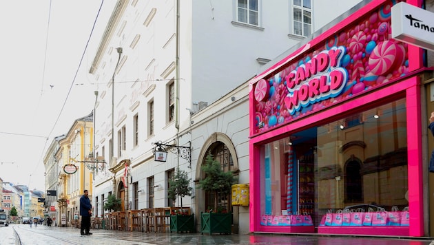 Die auffällige Fassade von Candy World auf der Landstraße wurde laut der Stadt weder beantragt ...